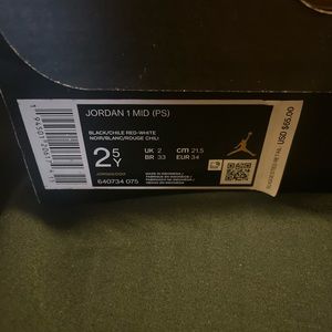 Kids gently worn Jordan Mid 1.